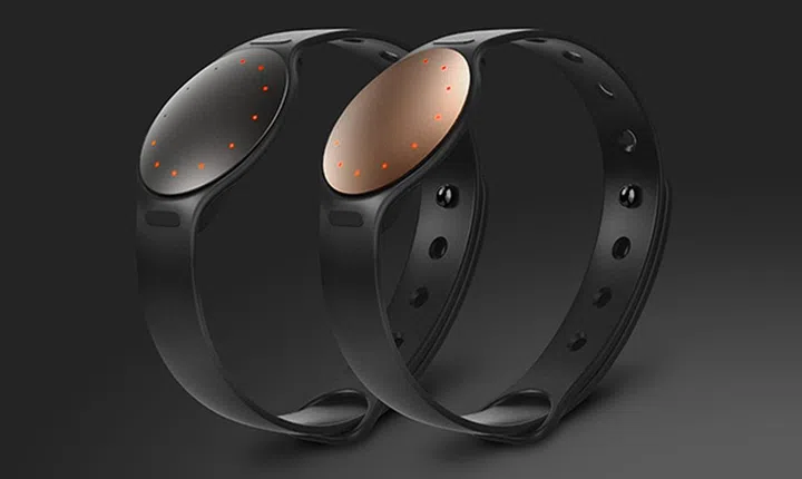 The Shine 2 is available in either Rose Gold or Carbon Black. (Image Source: Misfit)