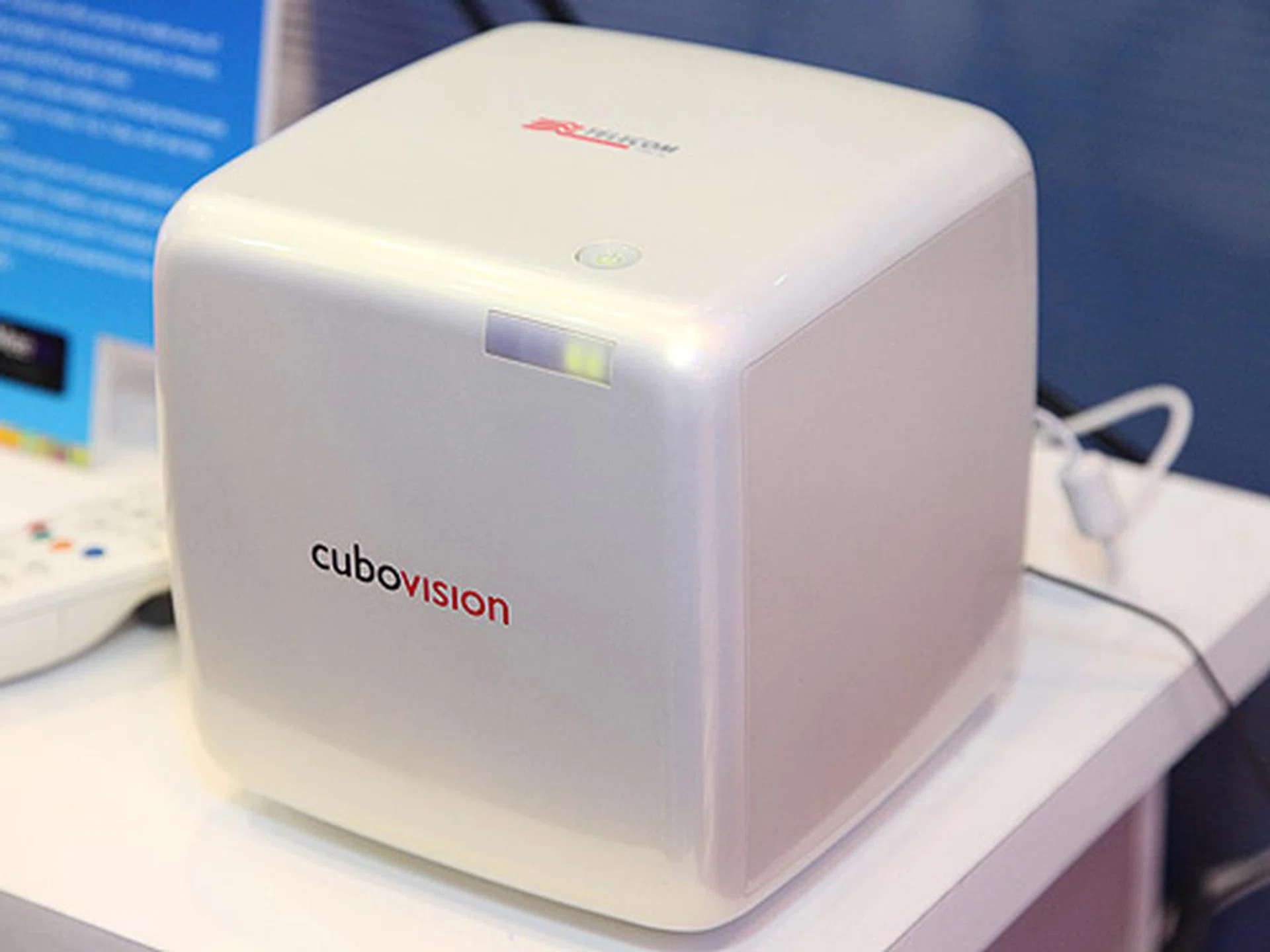 The CuboVision box is used by IPTV services to provide video on-demand services, internet as well as digital broadcasts. It's based on the Atom CE4100 and it's the first of such boxes built using MeeGo.