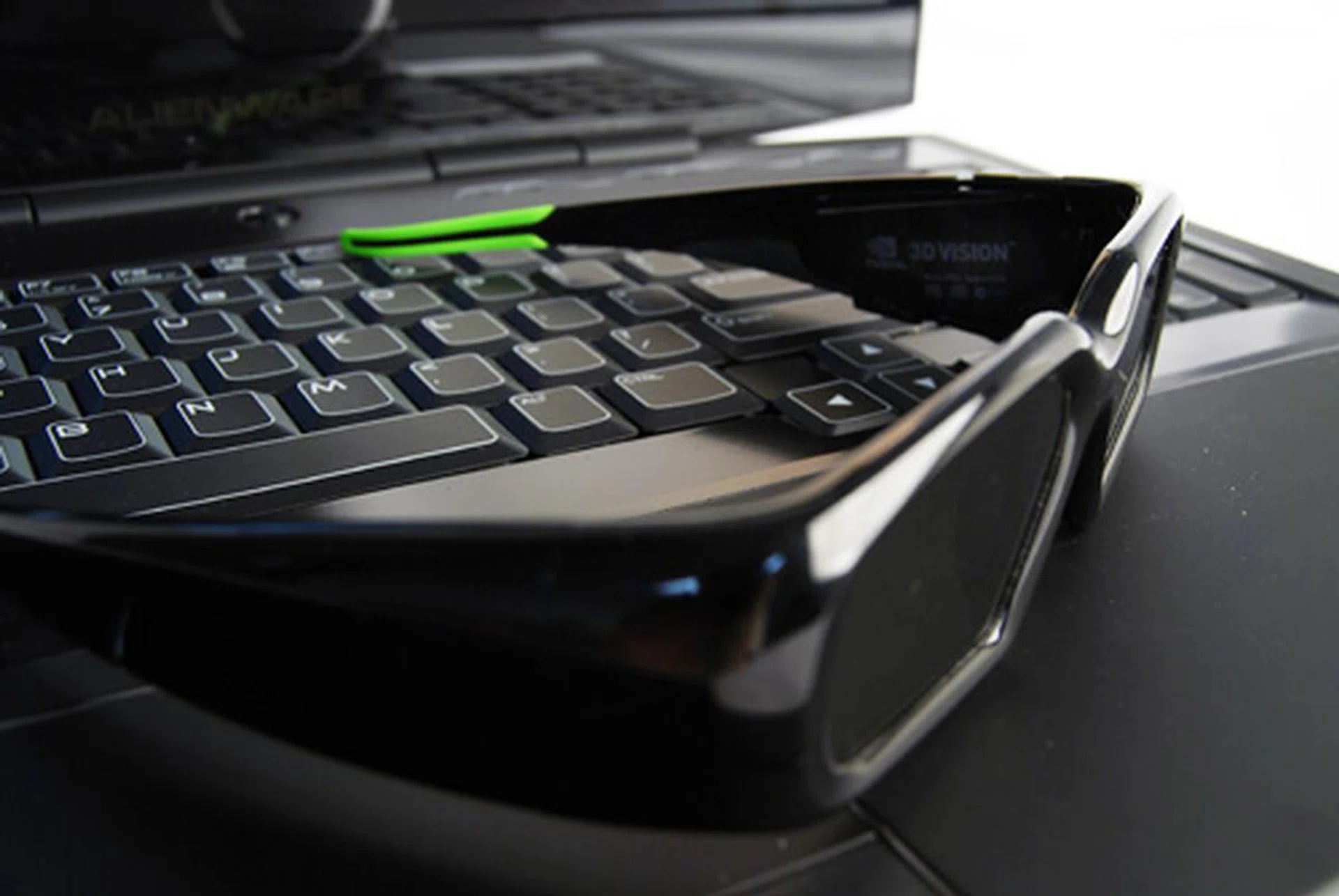 The R3 is the first 3D capable Alienware notebook.