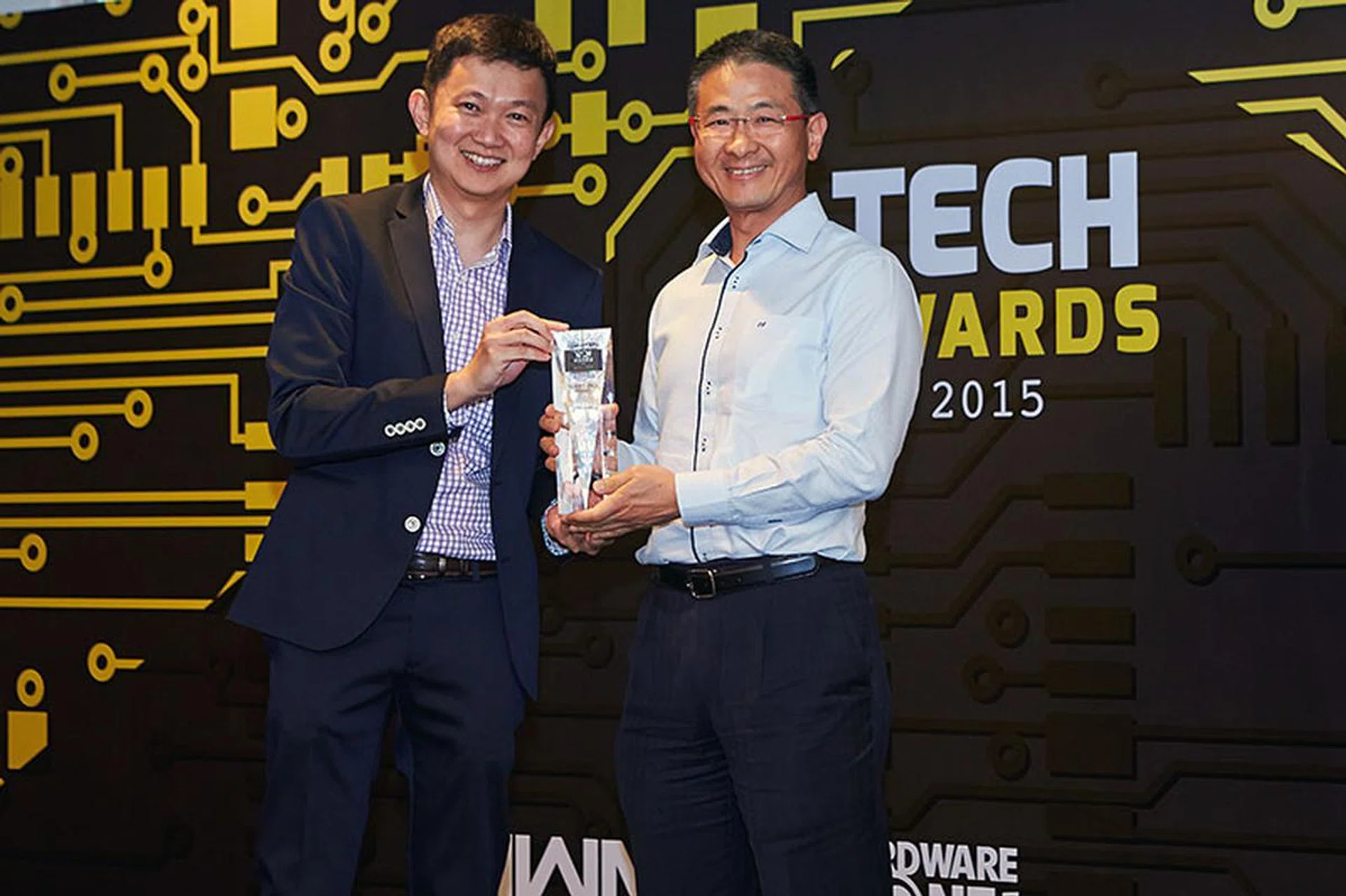 Sennheiser has been voted the best headphones brand by our readers. Here's Mr. Ng Chee Soon, President and Managing Director at Sennheiser Electronic Asia, accepting the award.