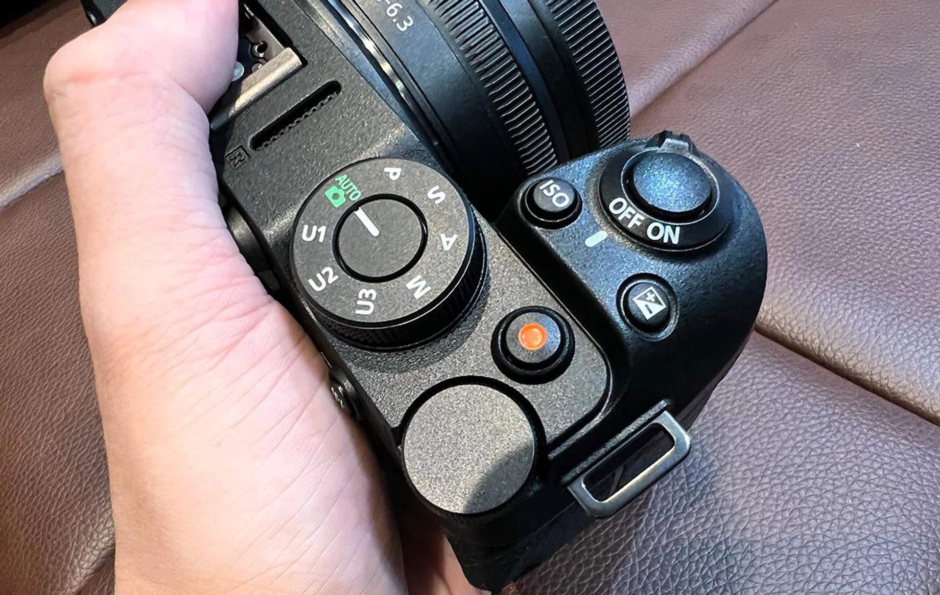 A quick look at the top control panel, which we found to be logical and functional.