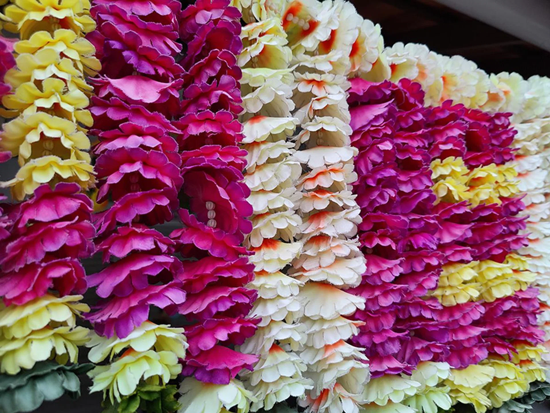 A big part of colour reproduction is about the camera's ability to replicate colours that are "true-to-life", so we couldn't pass up these rows of flower wreaths to test the Find X2 Pro's flower power.