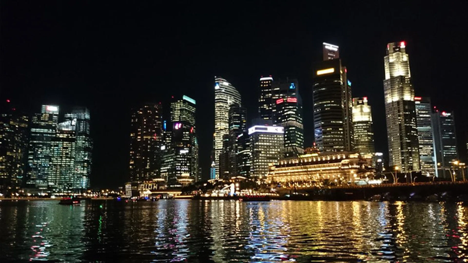 Sony Z1, 8MP, f/2 at 27mm, 1/16 sec, ISO 800.