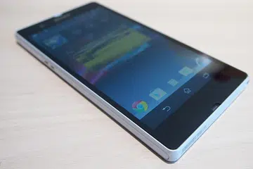 Dubbed the OmniBalance design, the Sony Xperia Z feels great in the hands thanks to its slightly rounded corners, cleaned lines and flat glass panels. 