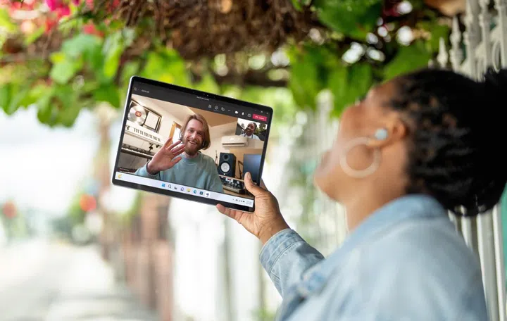 5G connectivity is now an option. Image source: Microsoft. 