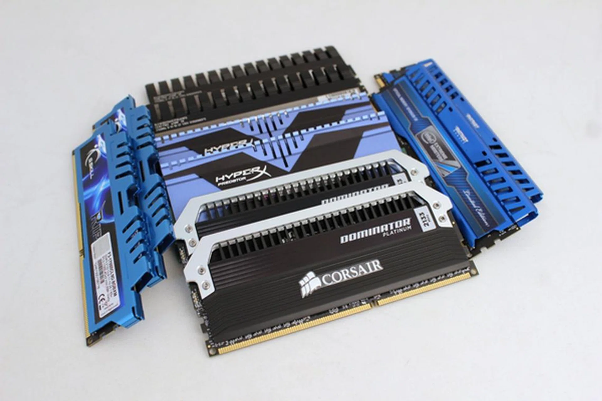 Shown here are the five sets of DDR3-2133 memory modules we have rounded up for our comparison. They are from Corsair, Crucial, G.Skill, Kingston and Patriot Memory.