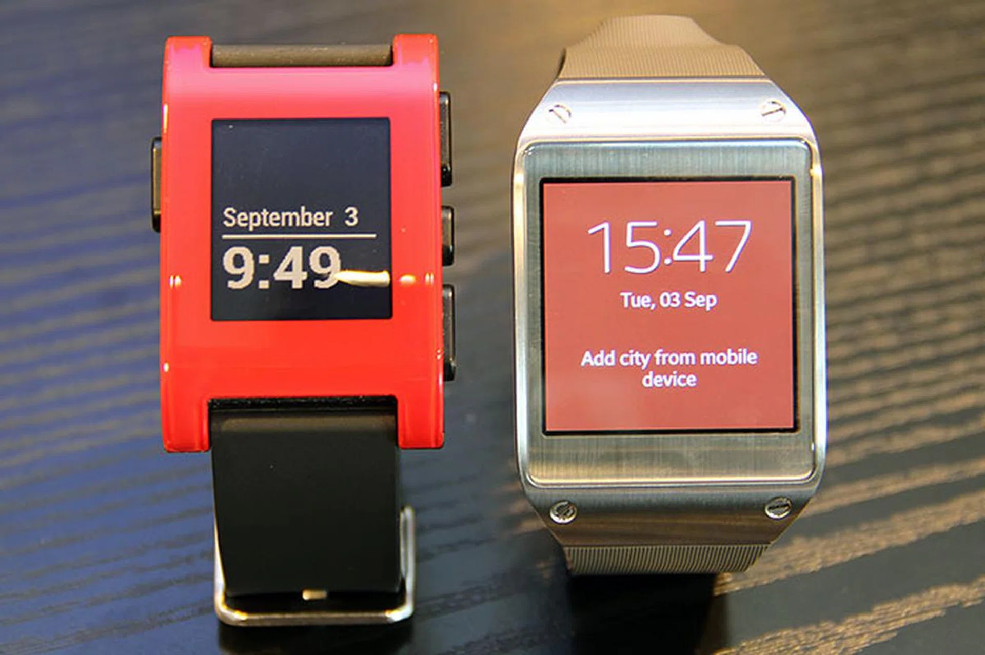 The Pebble (left) watch costs US$150. How much are you willing to pay for the Samsung Galaxy Gear?