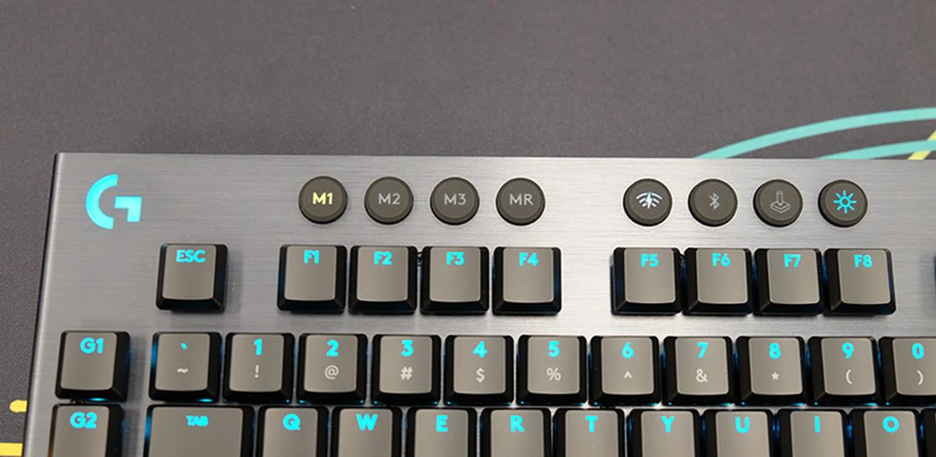 You can see here the buttons for toggling between Bluetooth and Lightspeed.