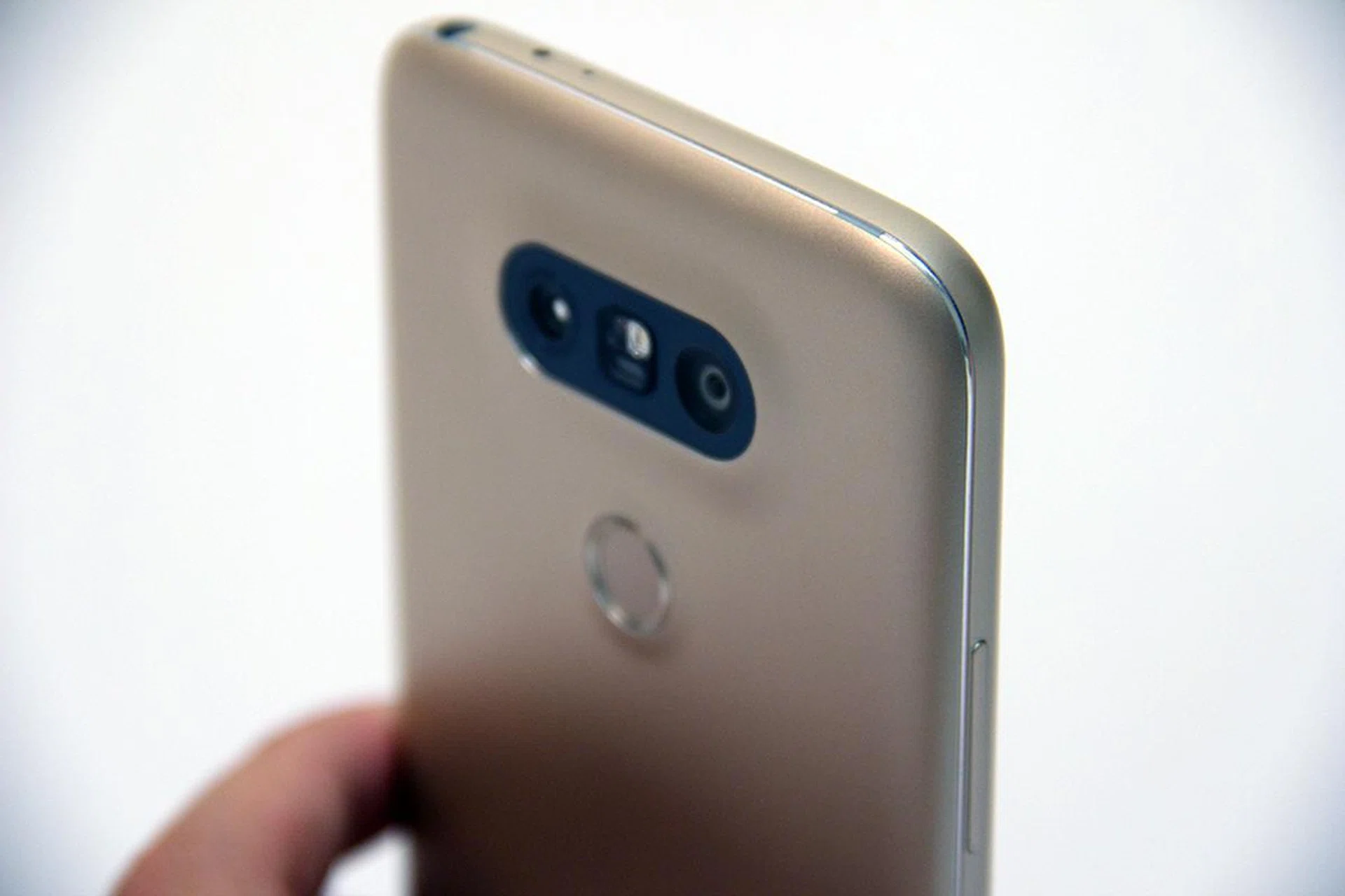 The Shiny Edge cut is quite a nice touch on the LG G5.