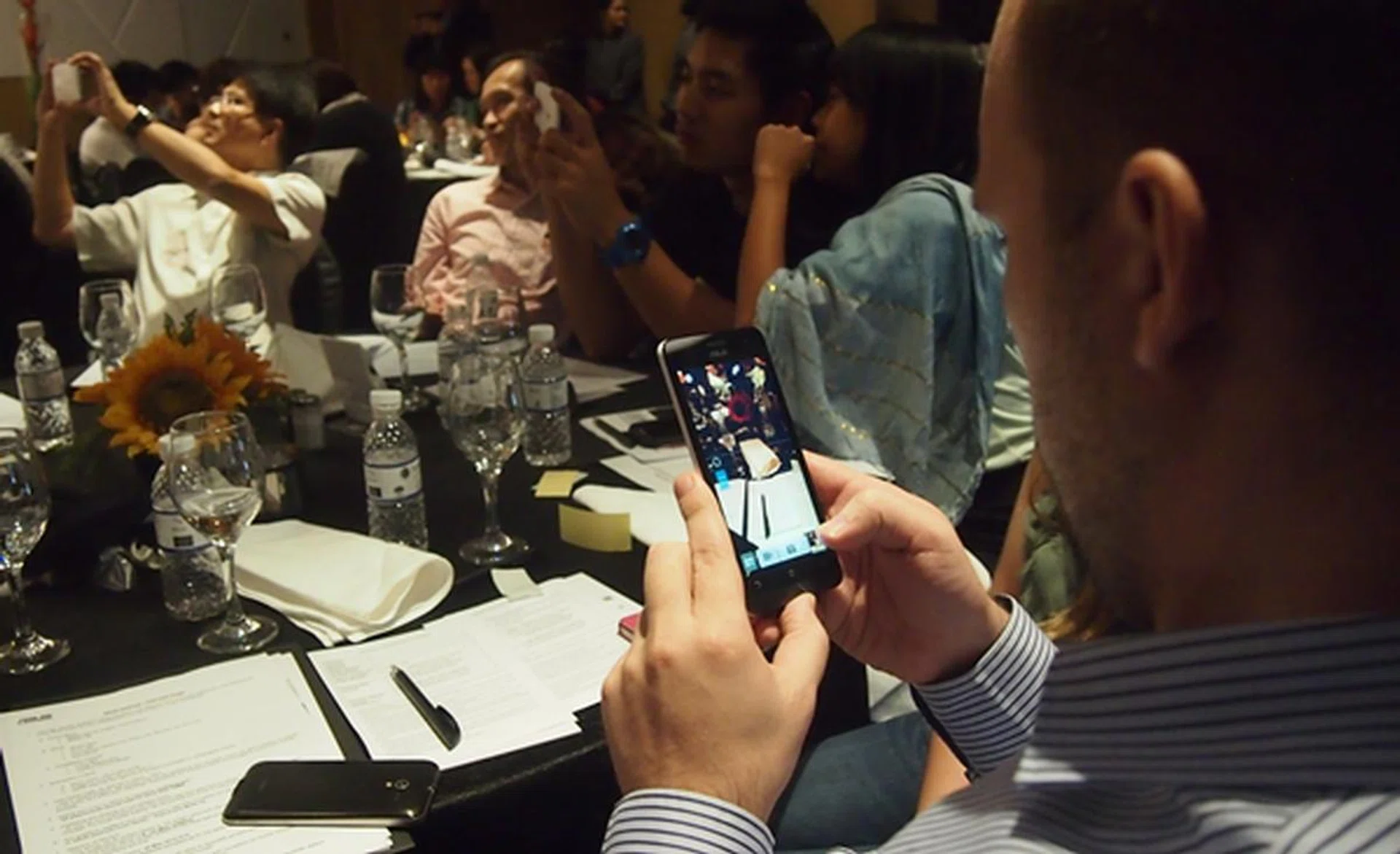Attendees were guided through the different camera features of the ASUS ZenFone 5 and had the opportunity to test them out on the spot.