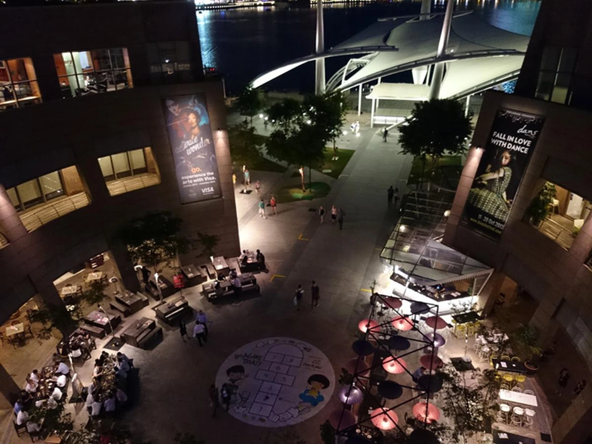 Sony Z1, 20MP, f/2 at 27mm, 1/8 sec, ISO 400.
