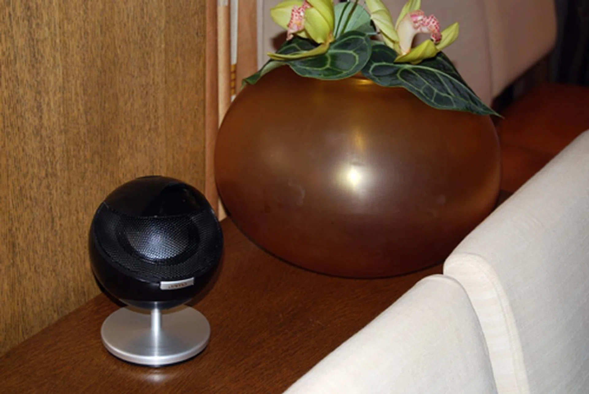 The small size and standing base of the Jamo 360 Series speakers makes it easy to place them around the room for maximum surround sound effects.