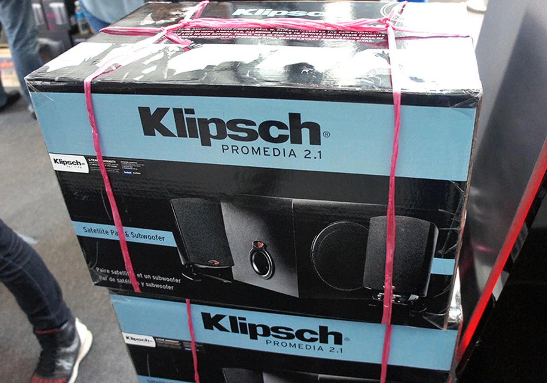 The Klipsch Promedia 2.1 speakers are popular for good reason - they offer outstanding audio quality. They are available at Comex for $314 (U.P.: $349). If you purchase other Klipsch headphones, you can have the Promedia at a special price of $299.