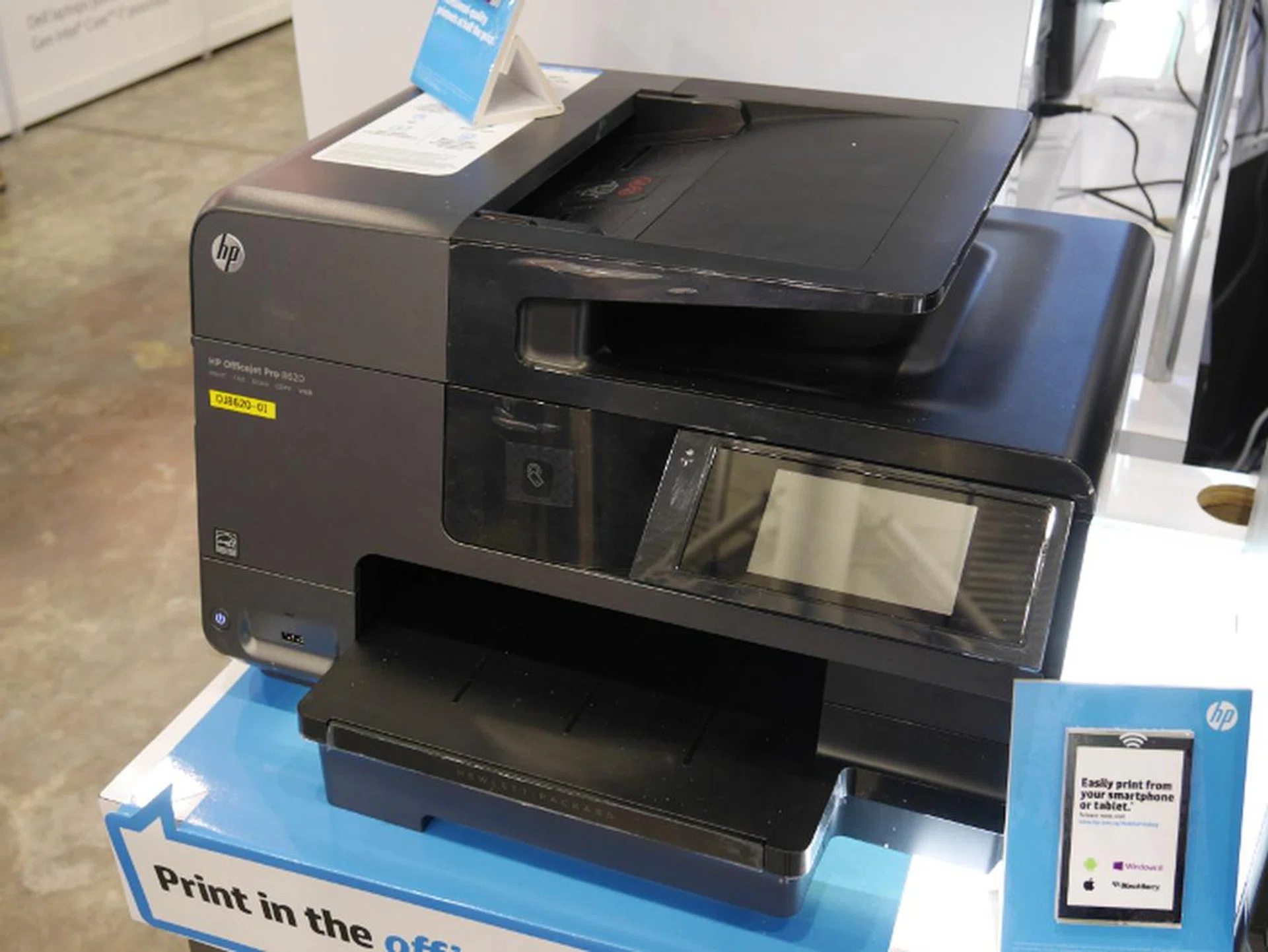 The HP Officejet Pro 8620 is HP's star buy as it can scan, copy, fax and print all for the price of $399 (usual price $449). There's built-in Wi-Fi, Wi-Fi Direct and Ethernet support. With a scan resolution of 1,200 dpi, the Officejet Pro 8620 also has a 30,000 page-per-month duty cycle. You also get a free $100 CapitaVoucher, a free HP black ink cartridge (worth $37.70) and a HP power bank. 