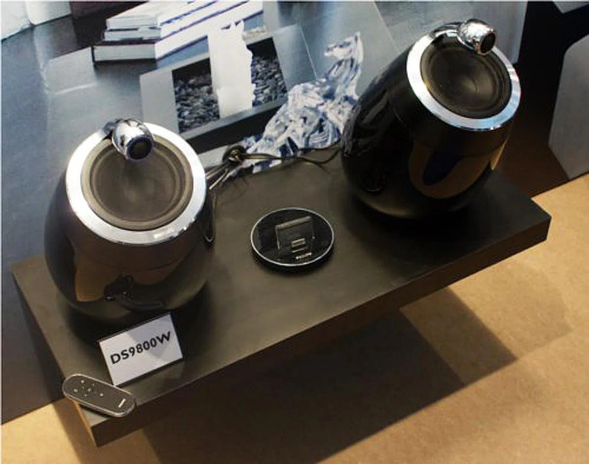 With their creative launch event, Philips wanted to underscore their aim to put a "Fidelio In Every Room". Here is one model nesting in the living room.