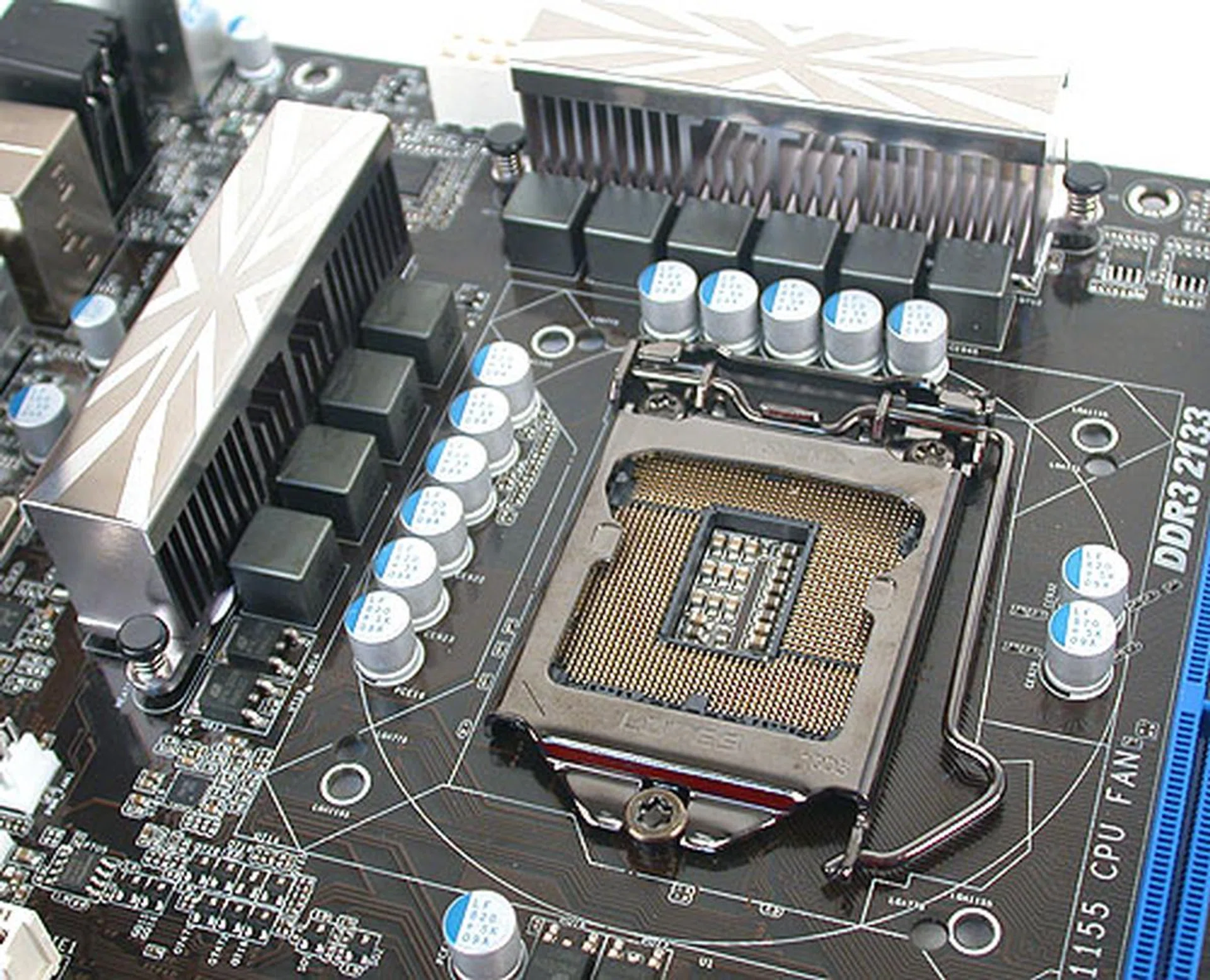 As you can expect from a modern, albeit mainstream motherboard, solid capacitors and decent quality chokes are used. Consumers have a certain level of expectations nowadays and these components are now part of that.