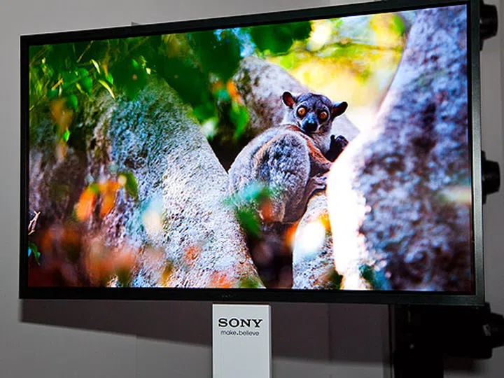 Sony demonstrated a working prototype of their latest 56-inch OLED 4K TV which was jointly developed with AU Optronics.