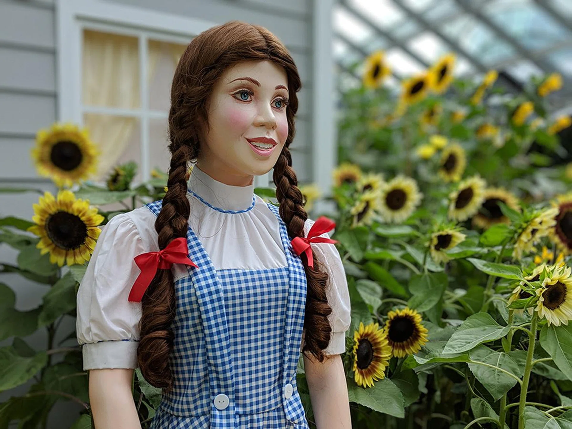 The Pixel 3 often nails Portrait Mode more often than not, but in this instance it missed the flowers nearest to Dorothy.