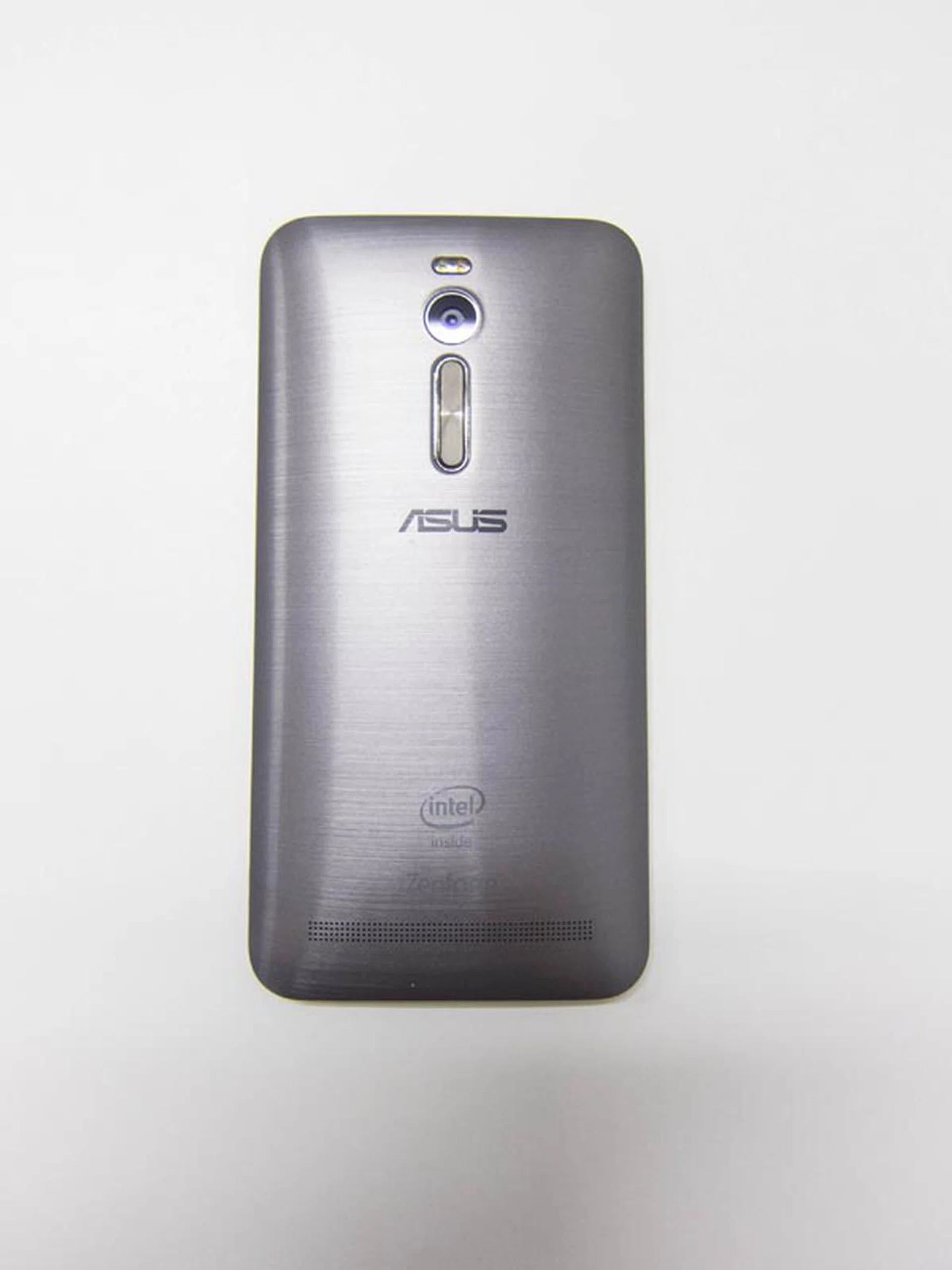 The plastic back of the ZenFone 2 has a brushed metallic finish.