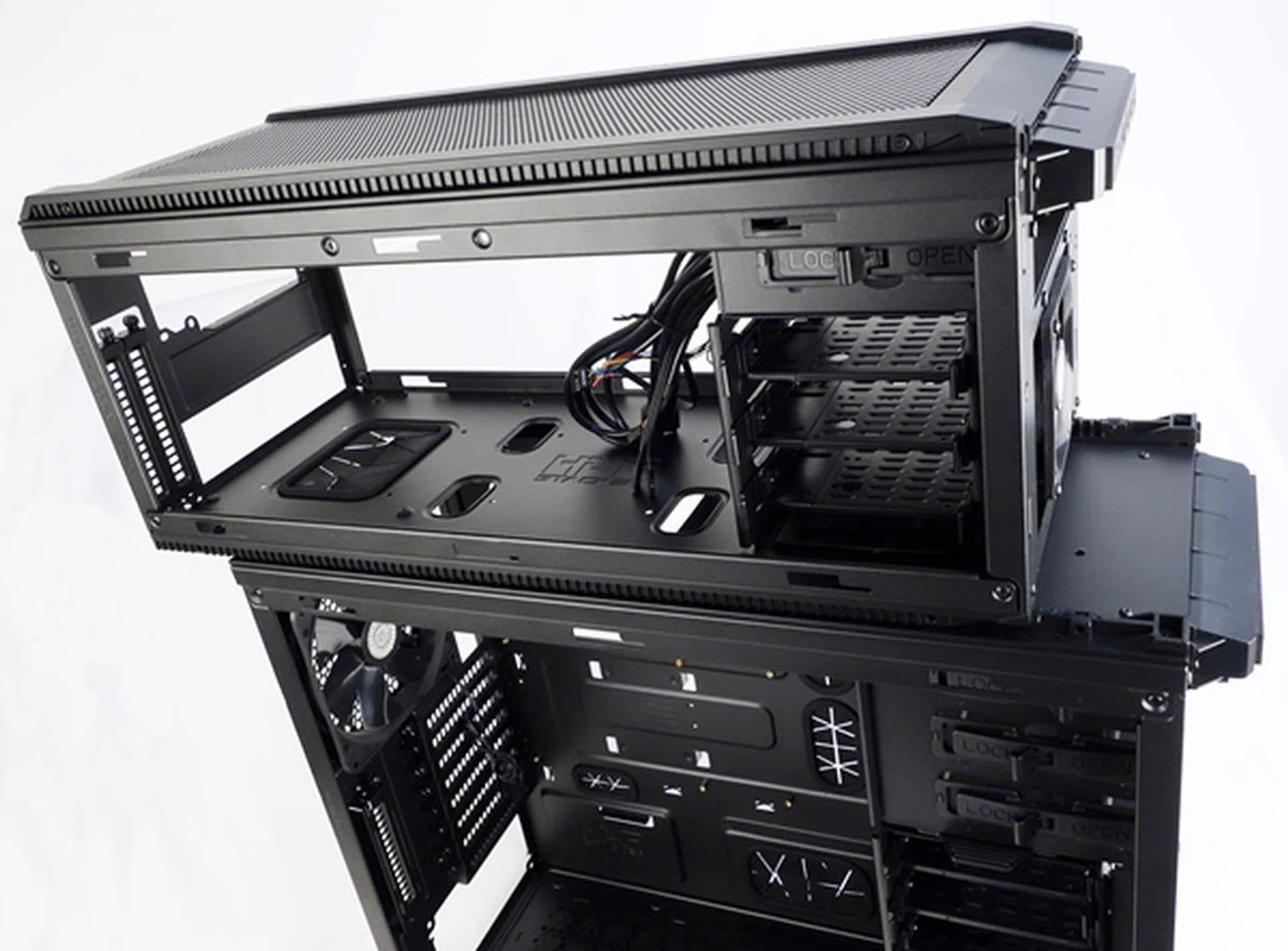 The HAF 915R slides easily into its place atop of the HAF 925.