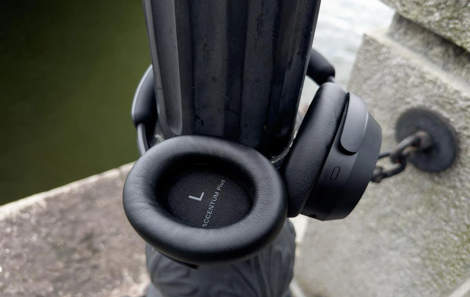 Sennheiser Accentum Plus.