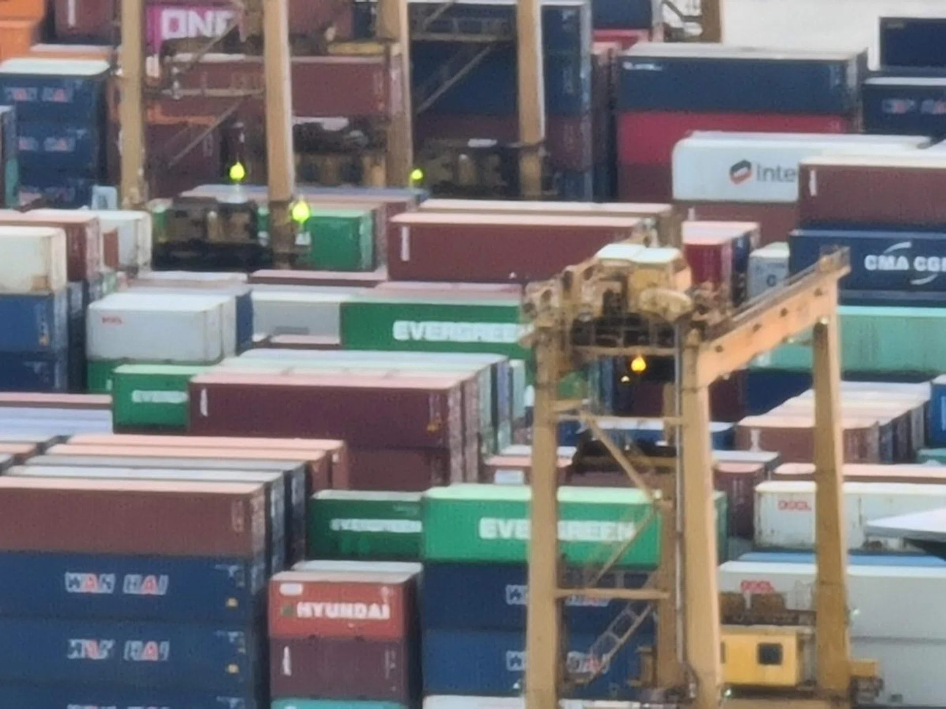 Galaxy S20 Ultra, 30x hybrid zoom. While there's a little more detail, it's still not sufficient to give clear edges to the brand logotypes.