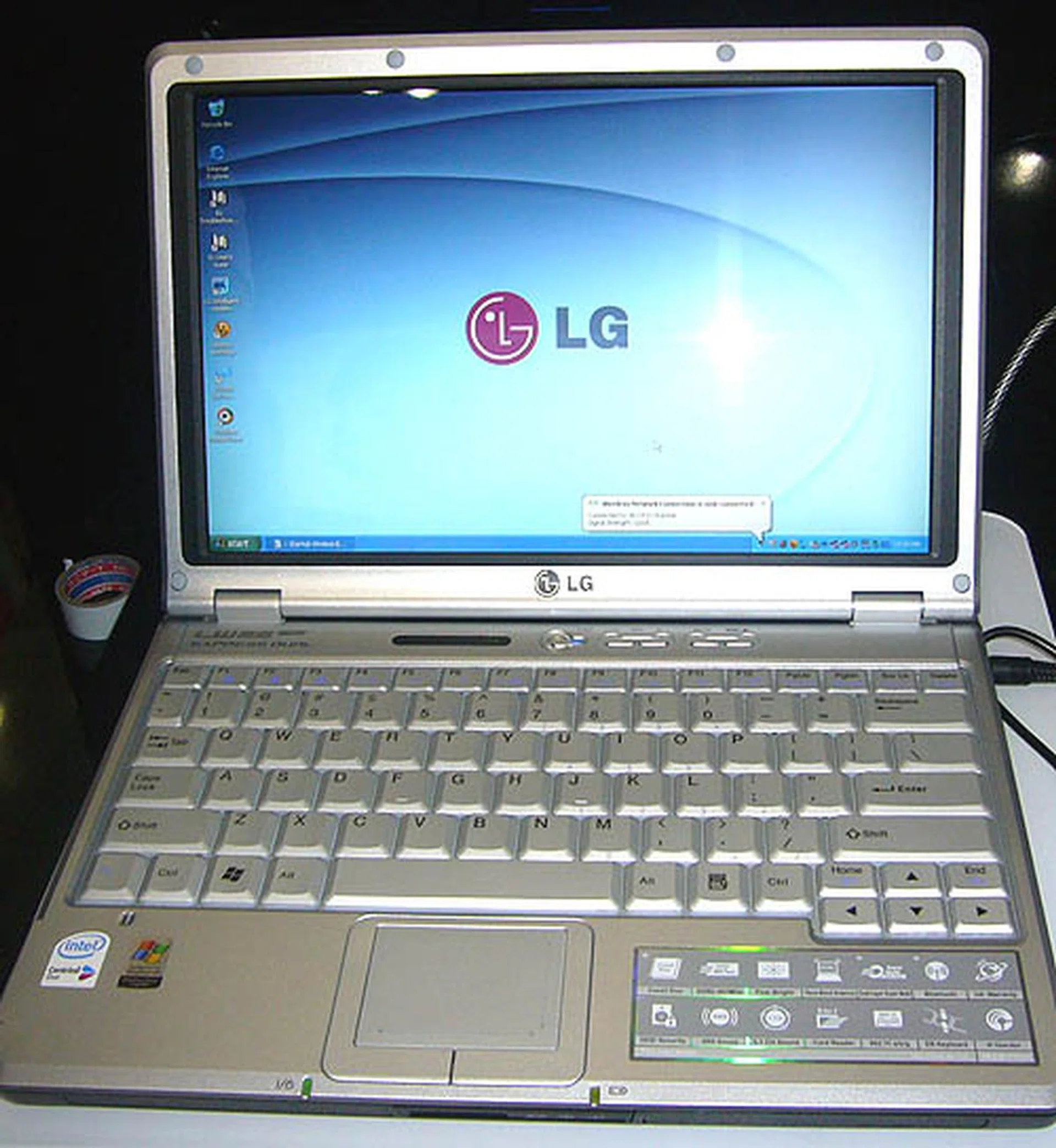  A blend of performance and lightweight is the LG LW25 Pro Express Dual. This is powered by an Intel Core 2 Duo T5600 processor. Surprisingly, it comes with Windows XP Professional instead of Vista. The memory does look like it should be upgraded, as LG gives you 512MB of DDR2 memory. This notebook has a 3-year local warranty and costs $2099.  