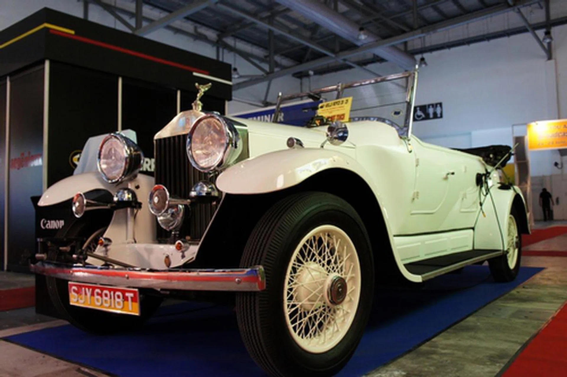 A beauty we didn't expect to see was this 1931 Rolls Royce 20/25 at the Canon booth.