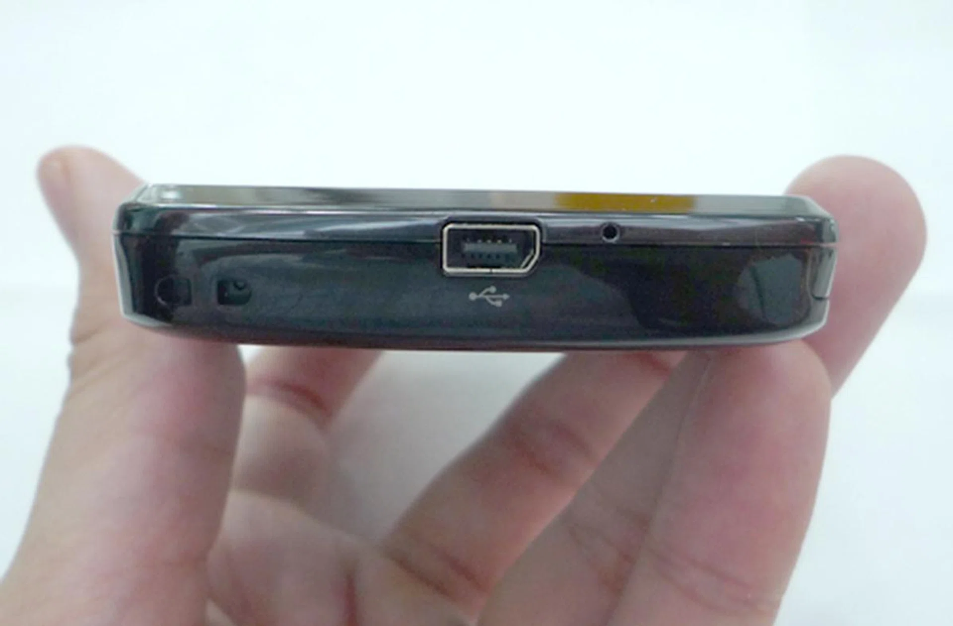 Normally, the USB port will be heavily utilized for functions such as data transfer, power conduit and of course, audio connectivity. But surprisingly, HTC has taken a different and more popular approach...