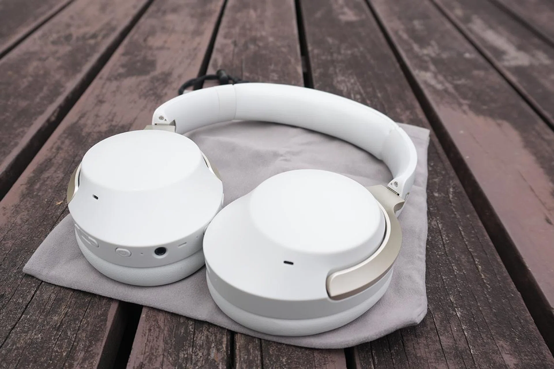 The Creative Zen Air Hybrid in Light Gray. Photo: HWZ