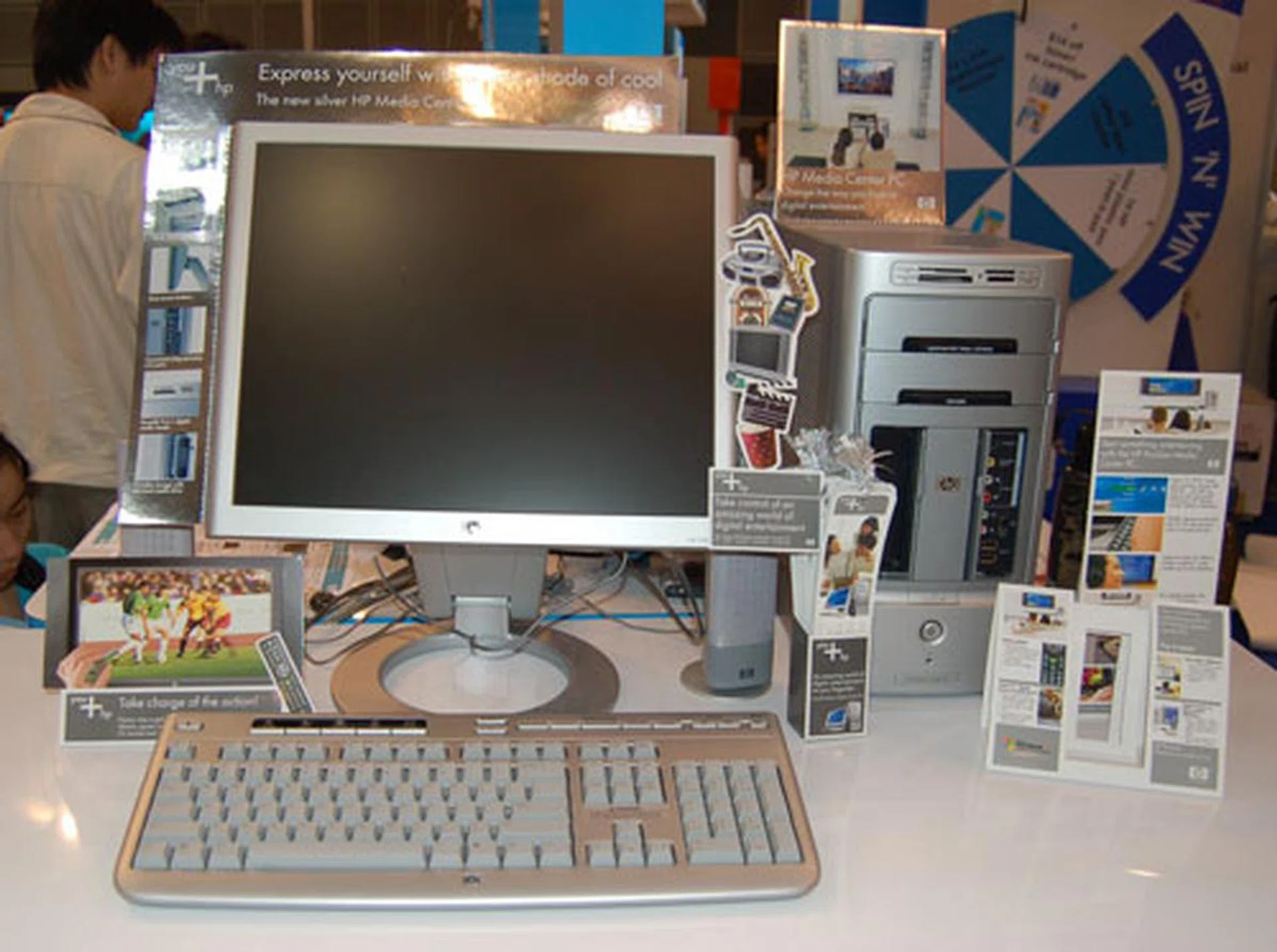 Its dazzling array of multimedia capabilities pack a punch, not to mention that a Free iPAQ Pocket PC rx1950 worth S$599 is thrown in free to knock you out. Don’t miss HP’s Pavilion m7390d Media Center PC at S$2,999.