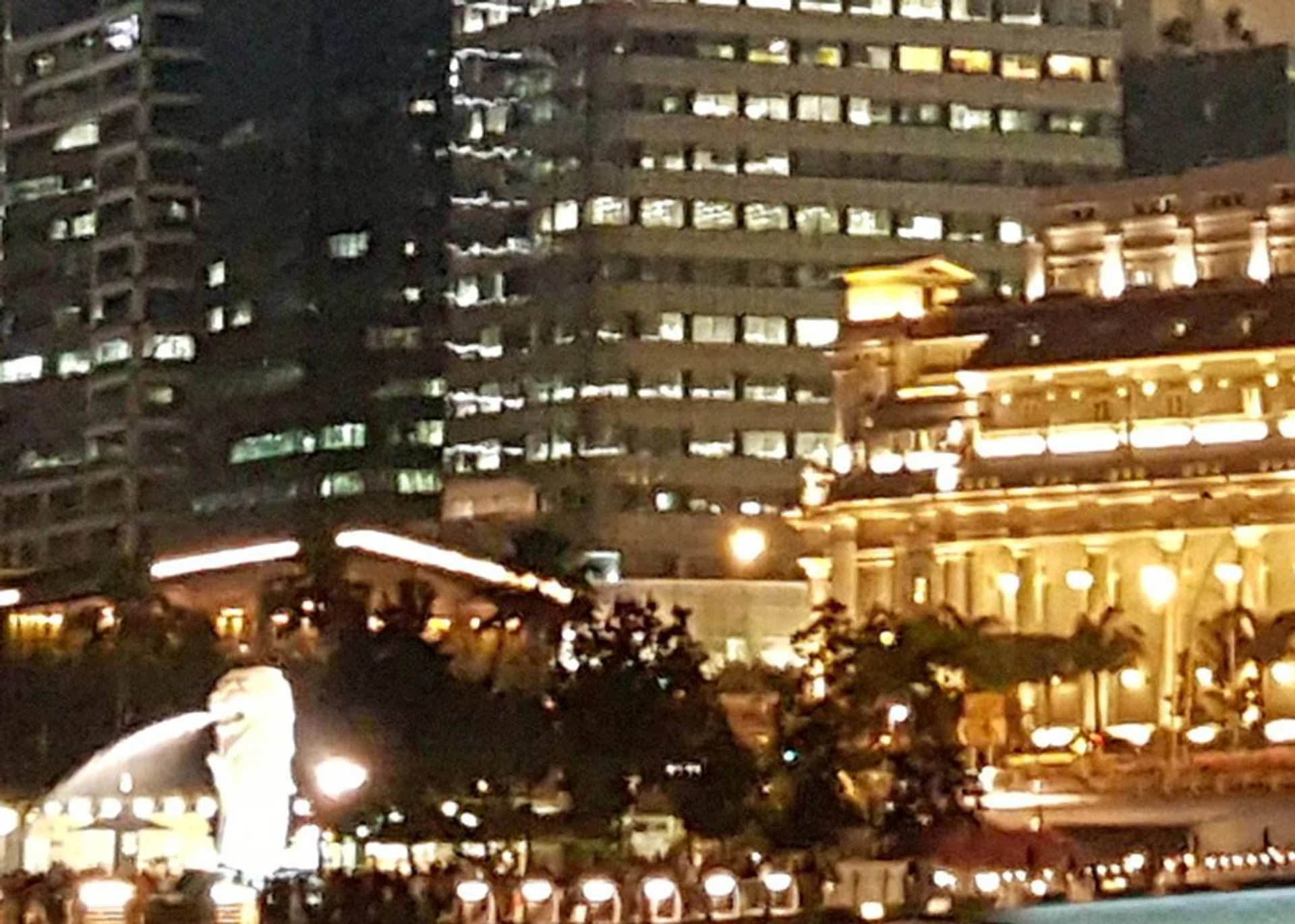 Galaxy S6 - f/1.9 at 1/10s, ISO 500 (100% crop)