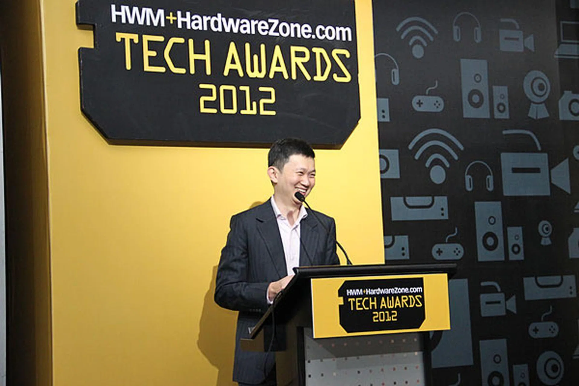 Don't know him? He is none other than Dr. Jimmy Tang, Group Editor for HWM and HardwareZone.com. Here, he was sharing with the audience some stats for this year's Tech Awards, and on HardwareZone.com's upcoming initiatives for the region. Remember to keep your eyes peeled on our site.