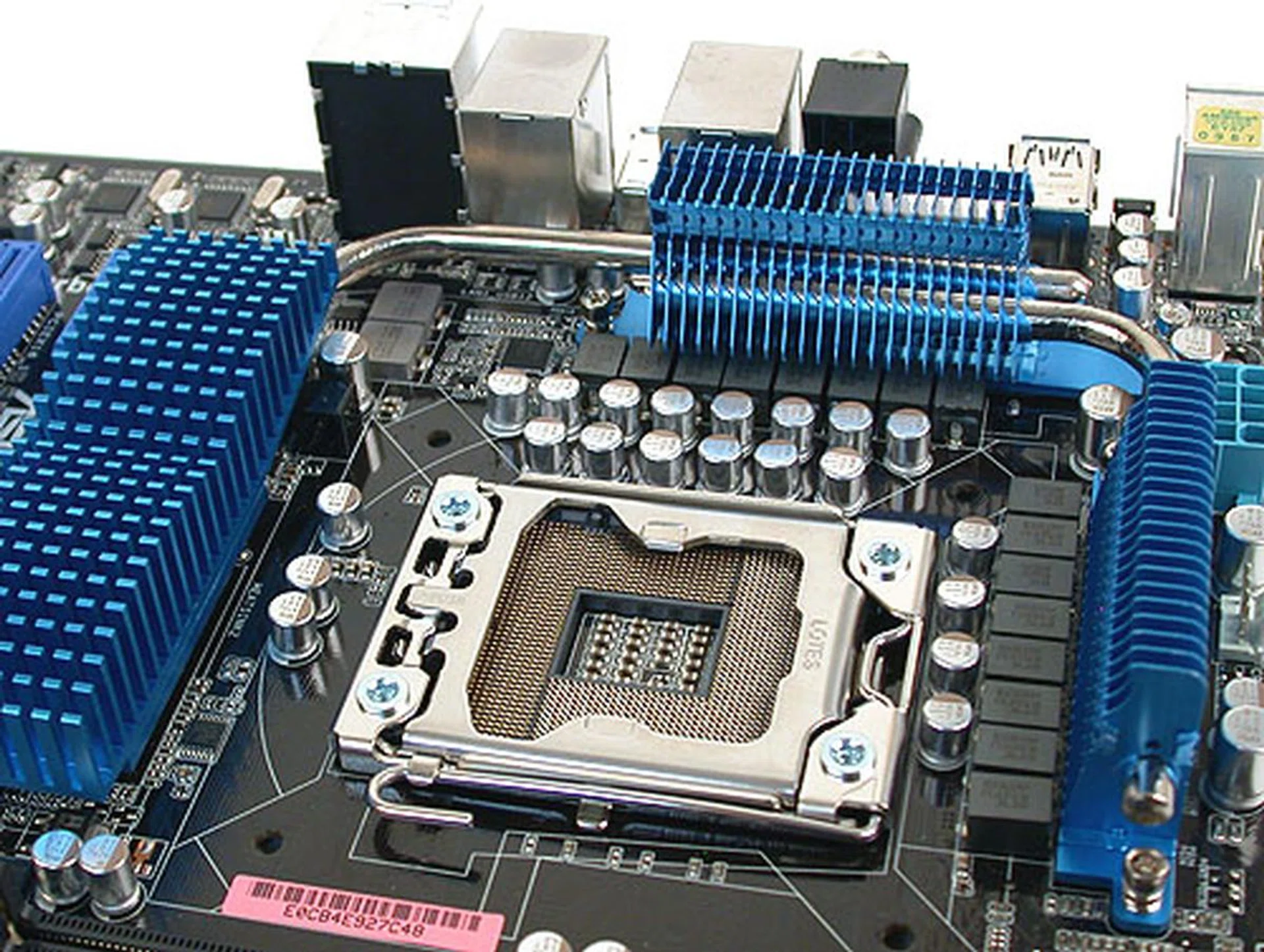 The socket area is relatively clean, surrounded by low-profile heatsinks linked by heat-pipes. Power to the CPU is regulated by what ASUS calls its Xtreme Phase (16 + 2) power phase design.