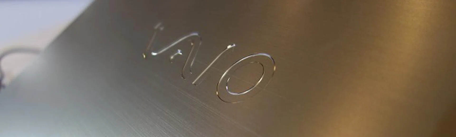 The VAIO logo on the VAIO Fit 15 is diamond-cut. The result looks simply spectacular.