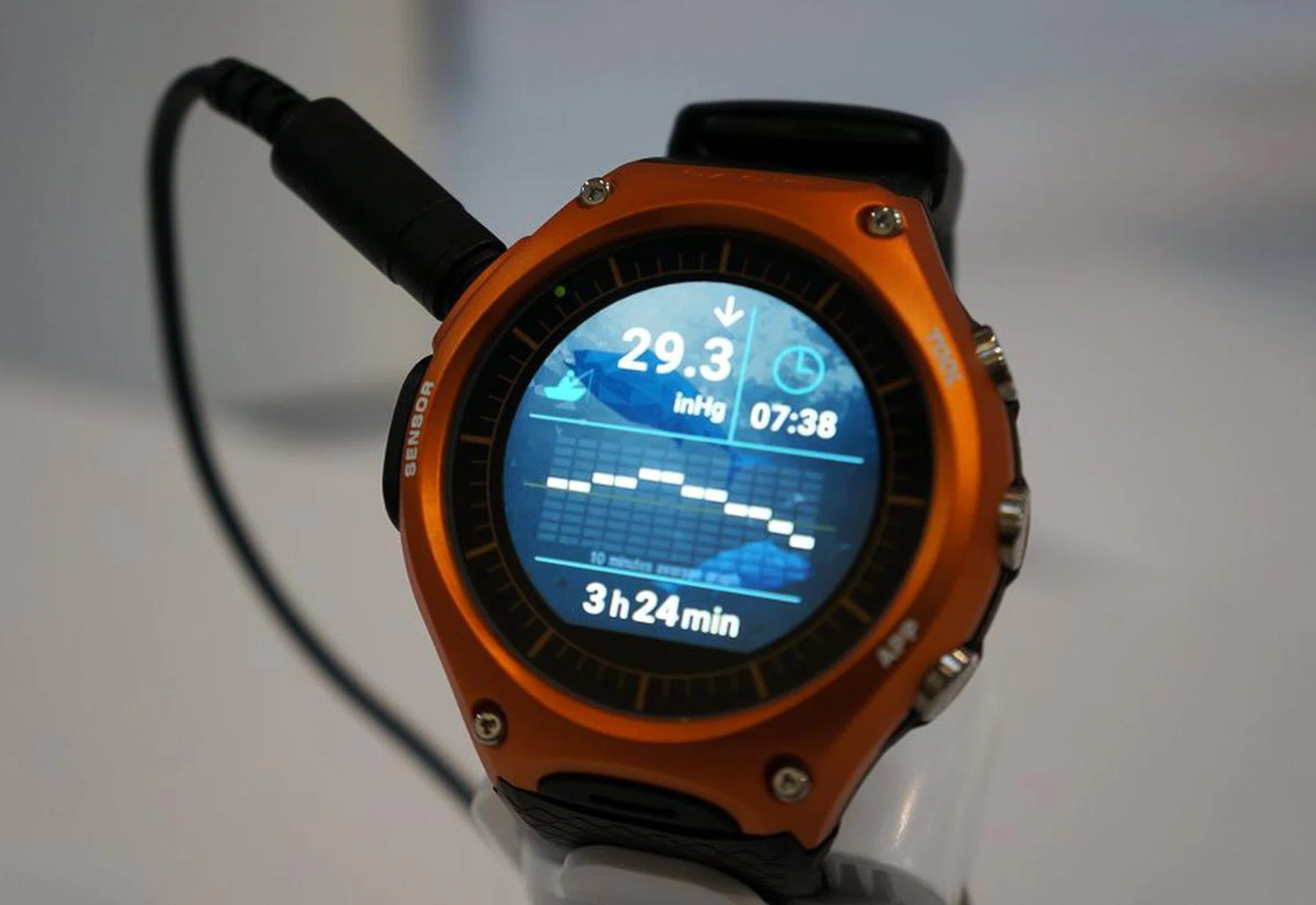 There’s even a fishing mode! It uses real-time atmospheric pressure to support fishing patterns and the best time to go fishing based on tides for your location. The watch can even inform you when the fish are active and when is an appropriate time to fish.