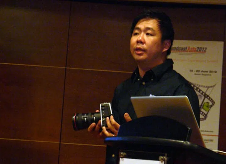 Mr Richard Lim, Director of Blackmagic Design Asia, telling us about the finer points of the simple yet stylish Cinema Camera.