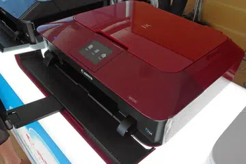 The Canon Pixma MG7170 also comes in red, besides the usual black color variant.