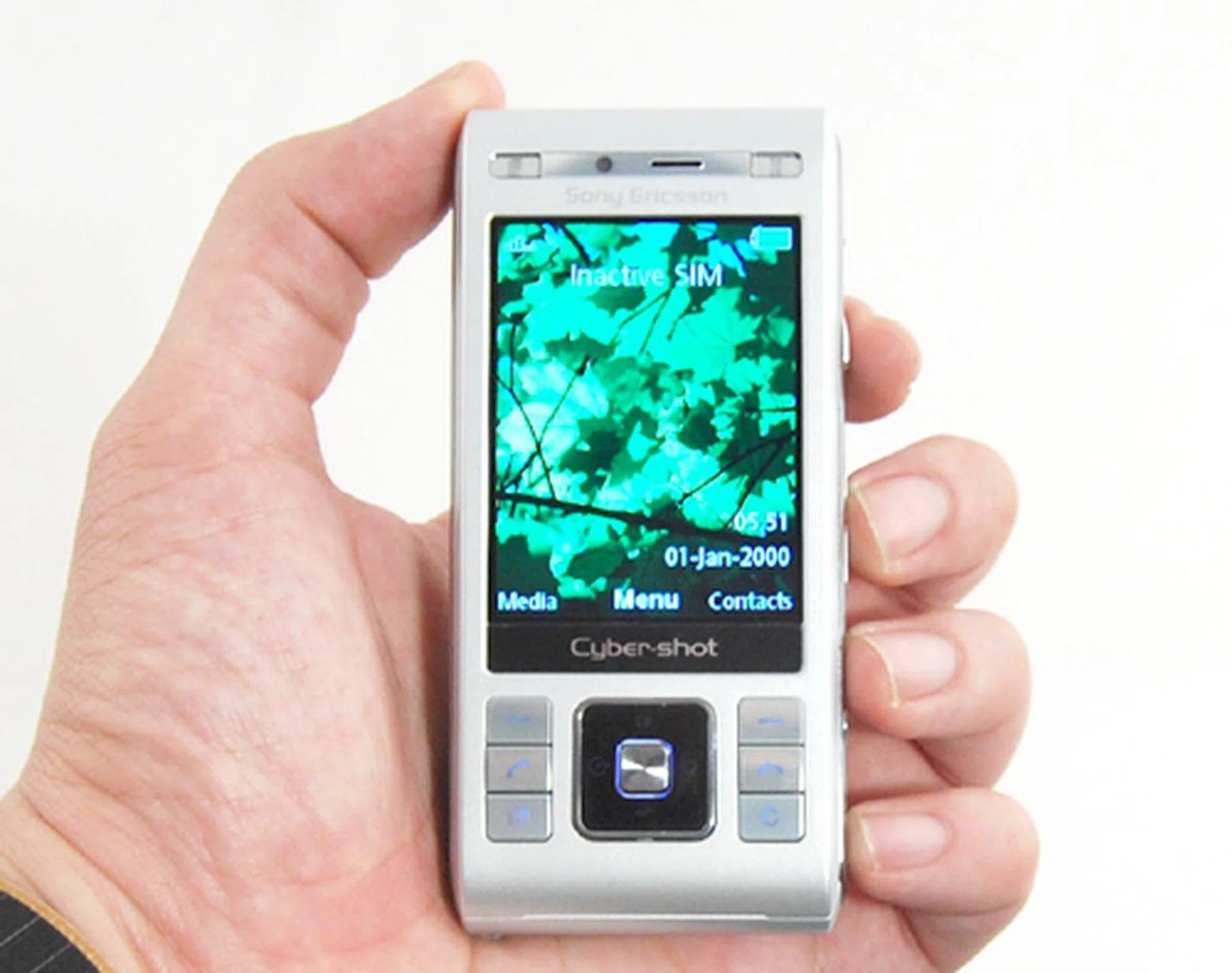 The front profile of the C905 is adequately filled, with slightly more buttons than your usual mobile phone.