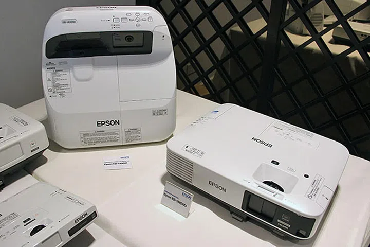 The Epson-EB-1430Wi (left) and EB-1985WU (right).