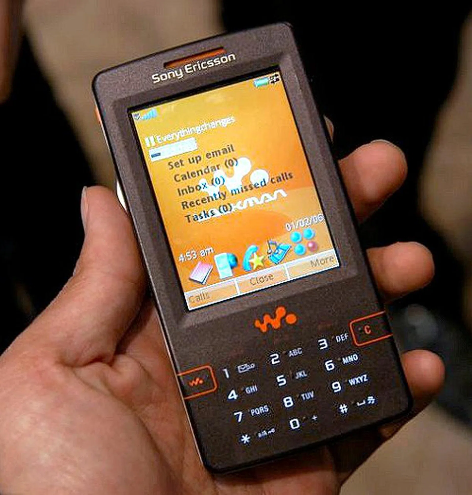 The new Walkman W950 phone sports 4GB of internal flash memory. It is very similar in shape and size to the M600, but will be more entertainment focused. Don't let the flat keypad fool you though as there is some tactile response to it.