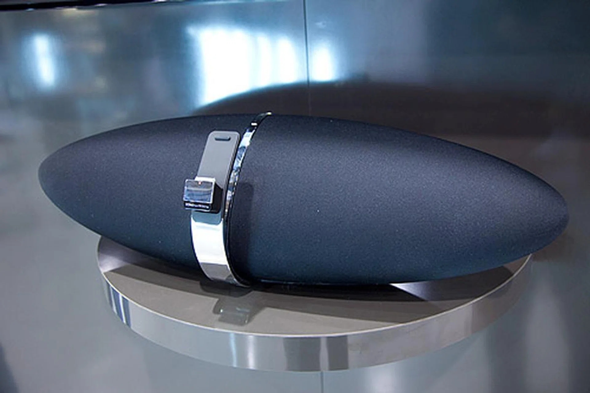 The new B&W Zeppelin Air features Apple's AirPlay technology which lets you stream music from iTunes or handheld devices such as iPhone and iPad to Zeppelin Air without the need for wire.