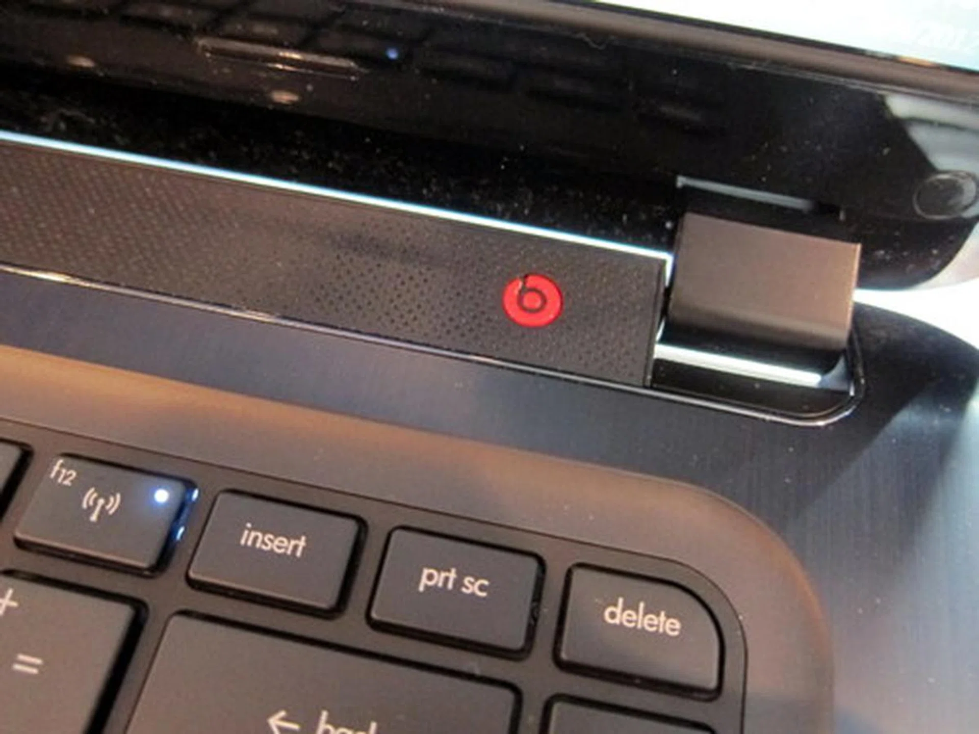 The subwoofer on the Envy 4 and 6 is hidden, so instead, here's a shot of the Beats logo!