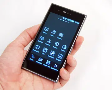 While we got a good grip out of the phone, the excessive use of the plastic material (apart from the trimmings) gave the Prada phone a less premium feel than we expected.