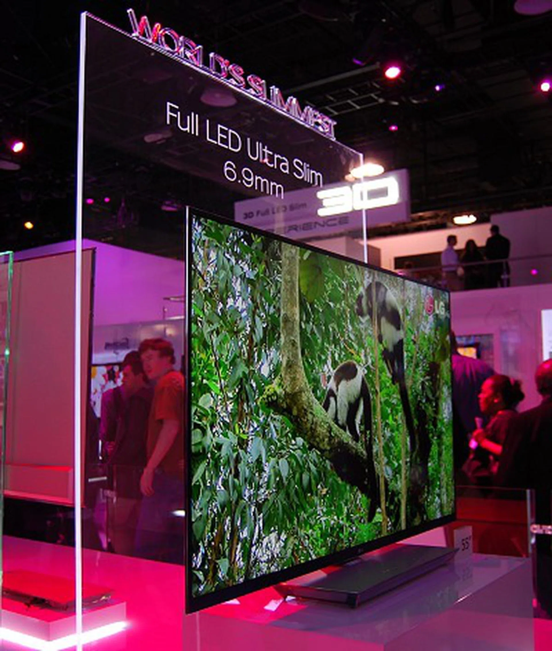 Still on the LED-backlit LCD TVs, yesterday we showed you LG having a 10mm thin TV. Today, LG shows off an even slimmer version at 6.9mm! Now this version has all electronics stored at its base, whereas the model at 10mm thick has its electronics directly behind the panel. Expect these prototypes to enter the retail scene in the second half of 2010.