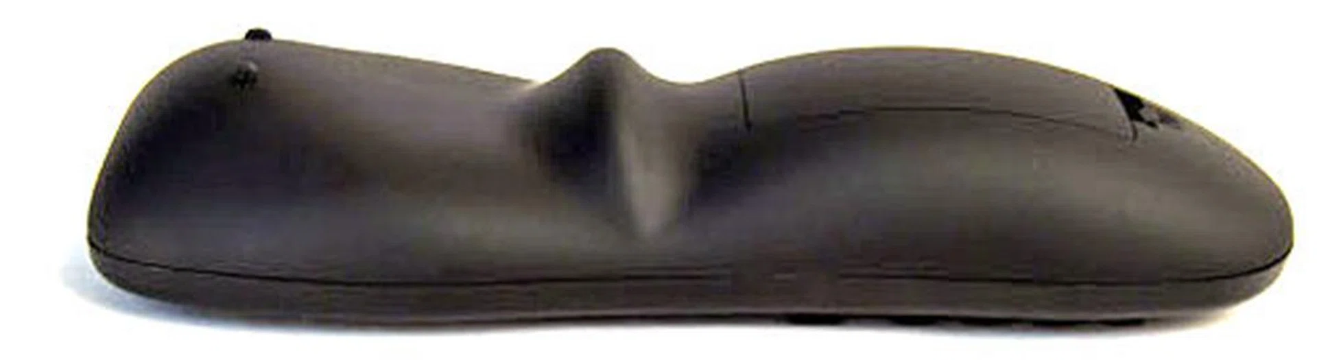 The remote control feels good in the hand, thanks to its contoured back.