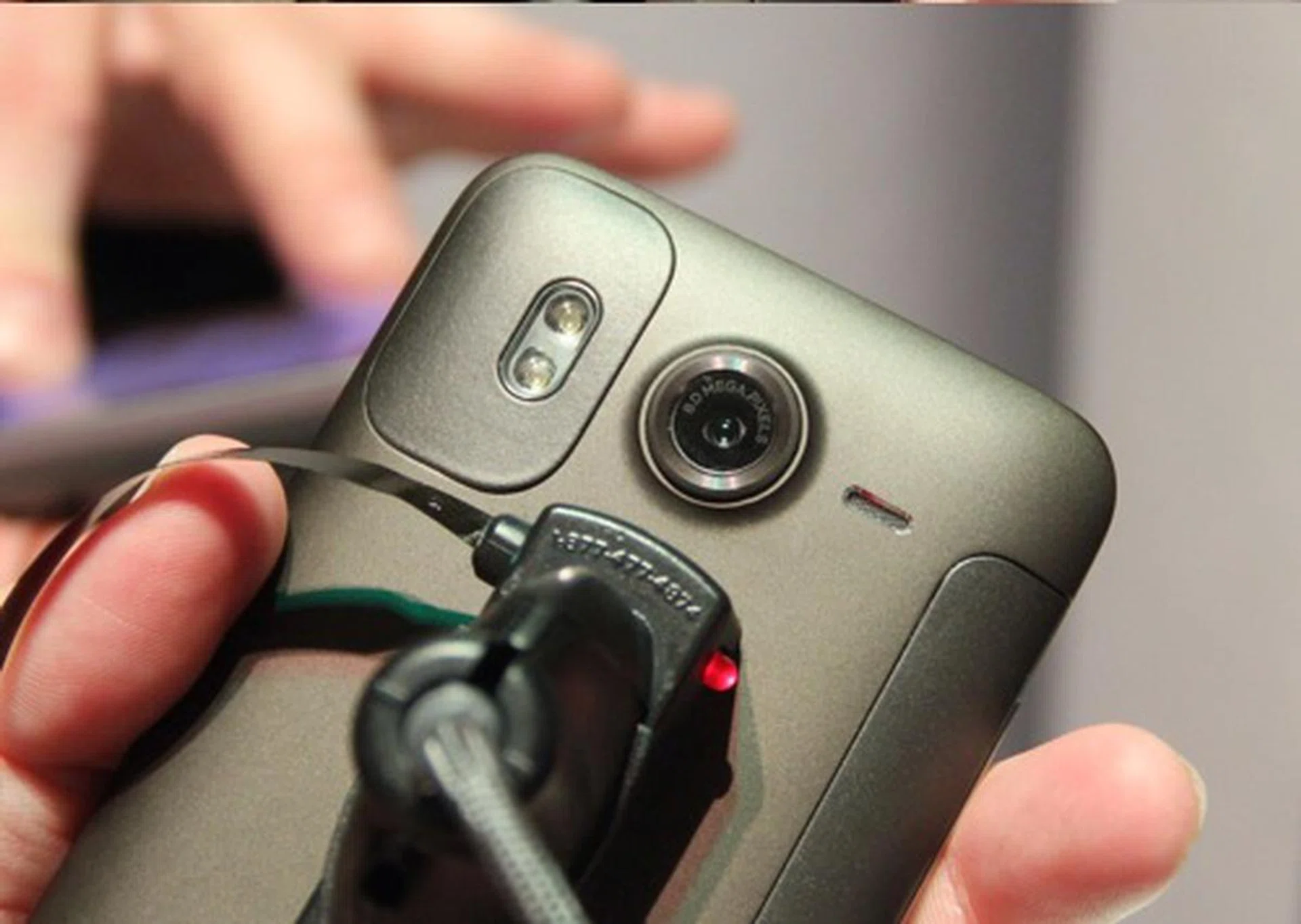 At the rear is an 8-megapixel camera with autofocus, as well as dual LED flash. The HTC Desire HD is also able to record high-definition720p-quality video.