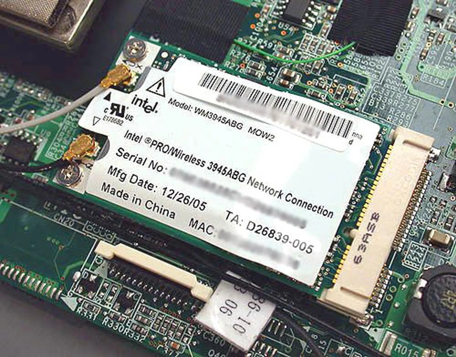 See why we felt that this XPC is a notebook in disguise? It uses Intel's wireless adaptor and is exactly the same as the one found in a Centrino notebook. 