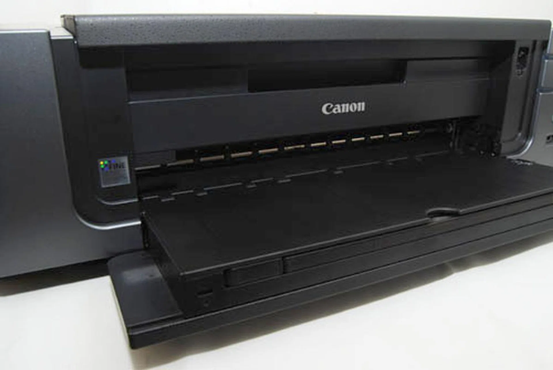This is what the Pro9500 Mark II's front tray looks like when printing below A3 size prints.