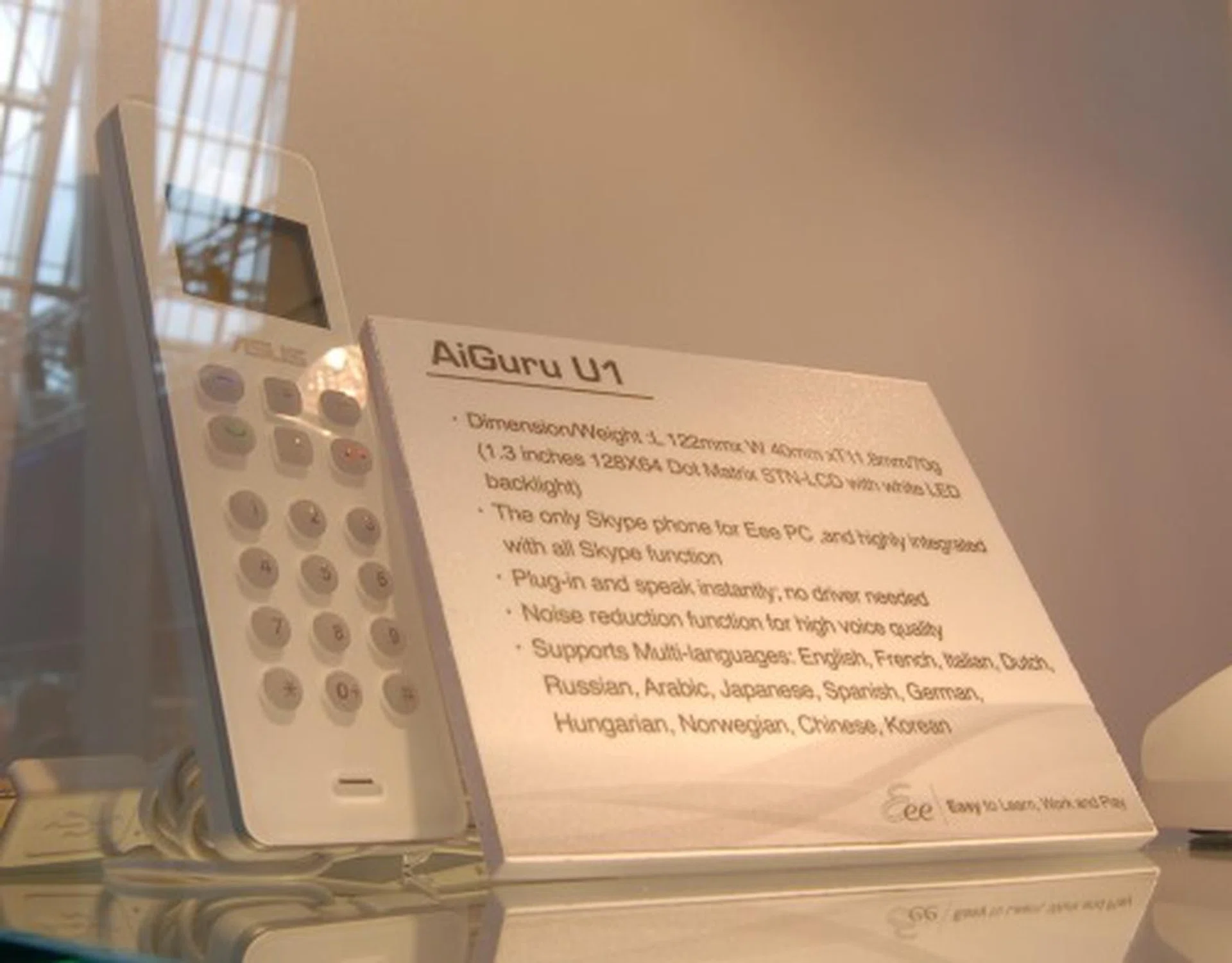  And here's the AiGuru U1, a Skype phone for the Eee PC. Other specs are as indicated.  
